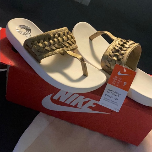 Nike Bella Kai Thongs 2